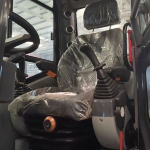 120型輪式挖掘機